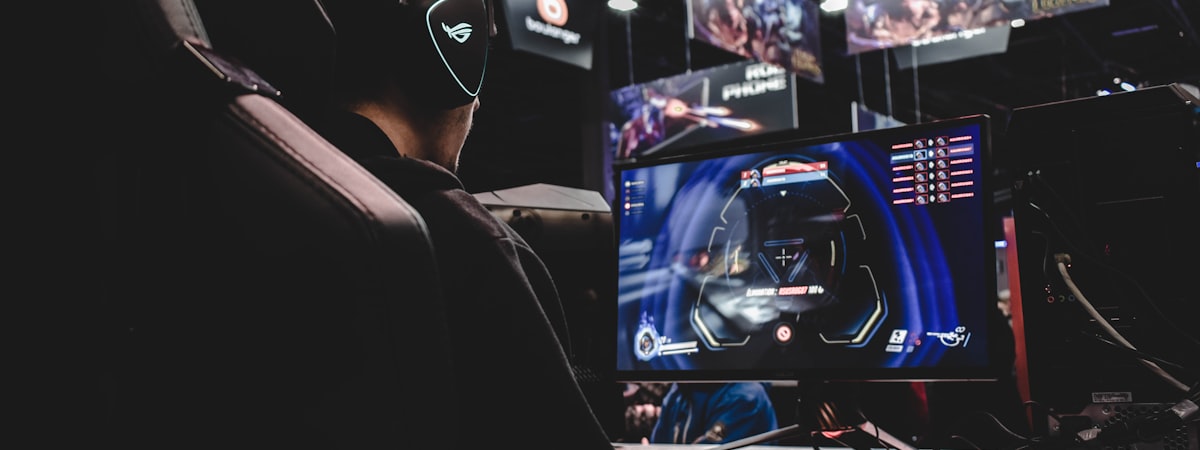 中国电竞直播平台高清无插件观赛新时代展示英雄联盟比赛现场与观众